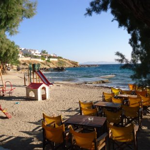 Relax by the sea and let your children play in the playground of the port of Souvala