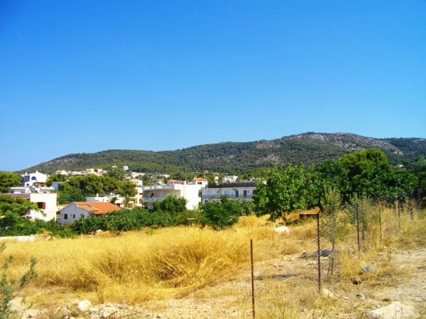 The lane to the 5 building plots for sale at Souvala Aigina Island, Greece